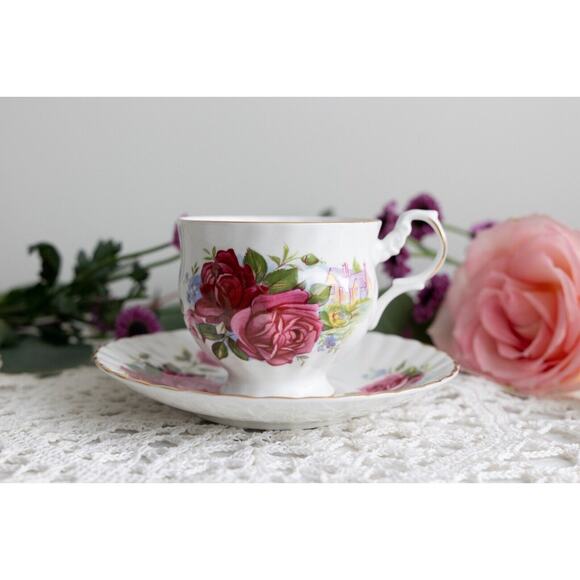 Royal Dover tea cup set with beautiful rose and cottage pattern - Picture 1 of 11